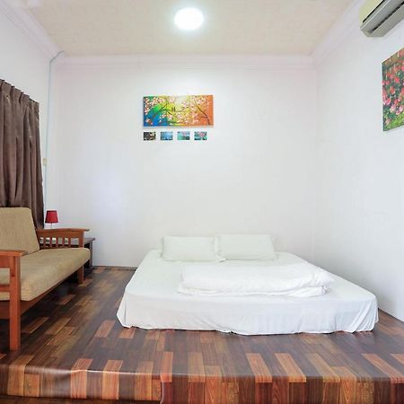 Oyo Home 90229, 3 Little Birds Homestay 4Bhk Malacca Екстериор снимка