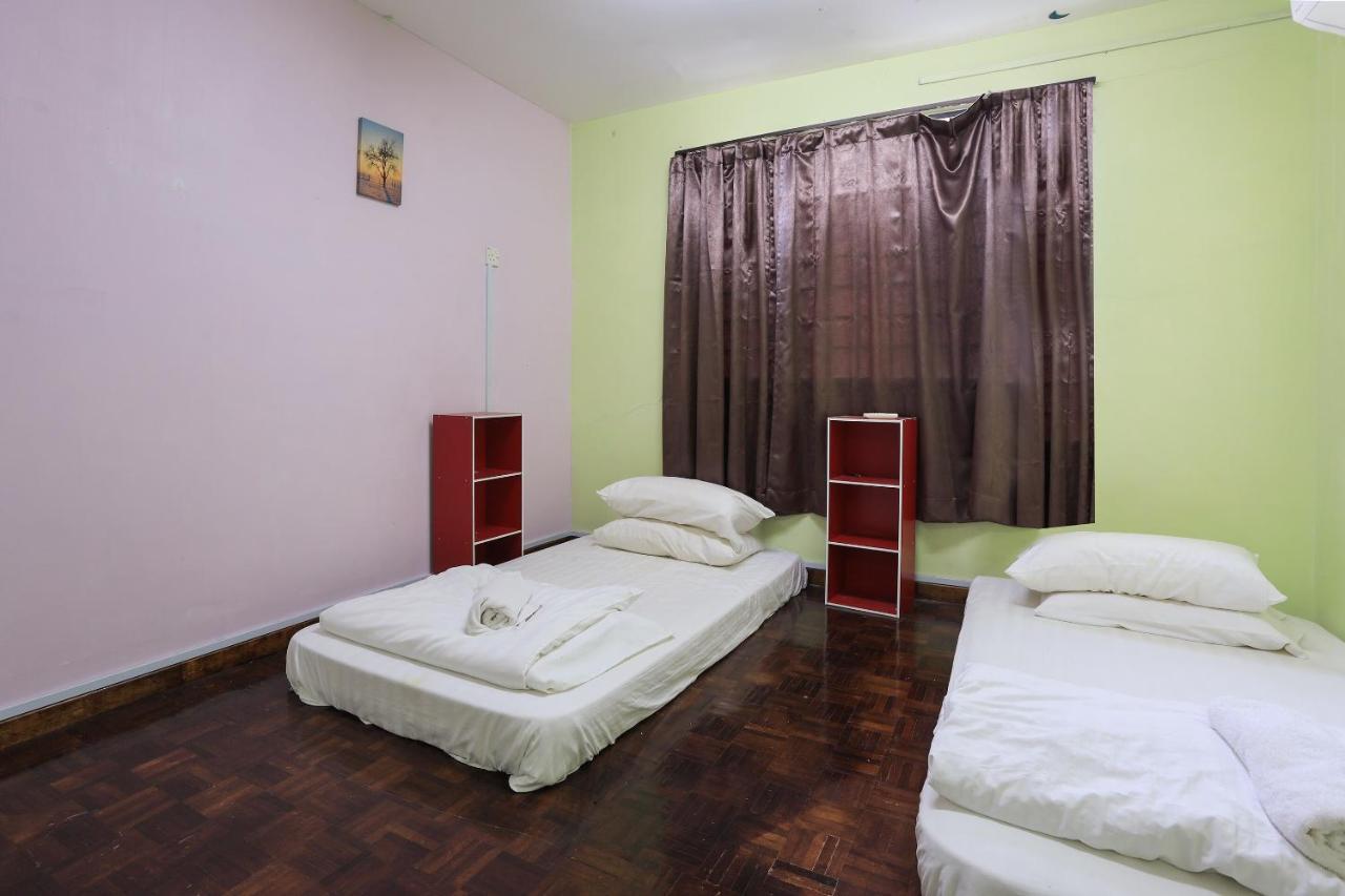 Oyo Home 90229, 3 Little Birds Homestay 4Bhk Malacca Екстериор снимка